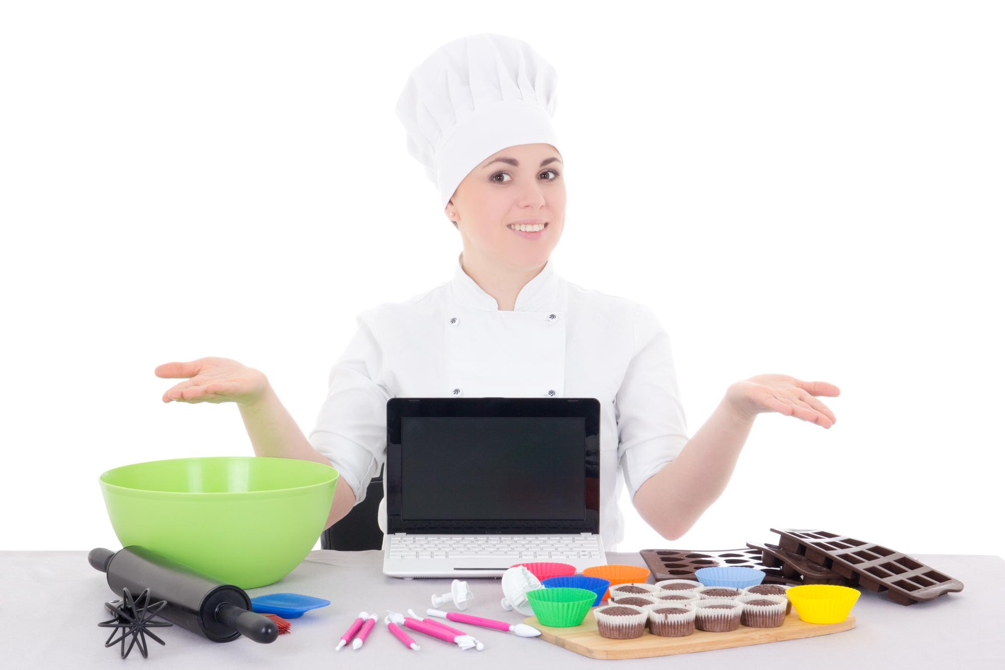 Chef locale che insegna in cucina